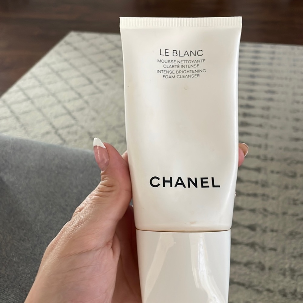 Chanel Le Blanc- intense Brightening Foam Cleanser 5 fl ounces. Used once